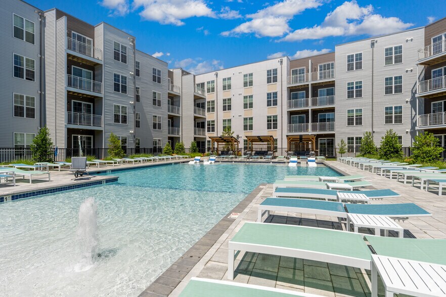 More Photos Of 10945 Nuckols Rd, Glen Allen Apartments For Sale