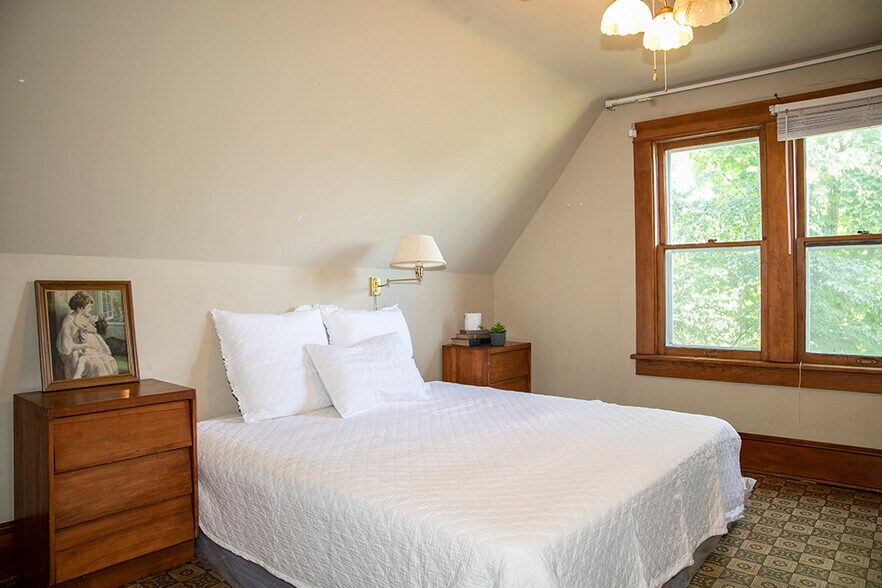 More Photos Of 139 SW I St, Grants Pass Specialty For Sale