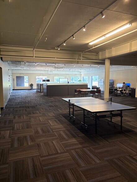 More Photos Of 6900 W Broadway Ave, Minneapolis Freestanding For Sale