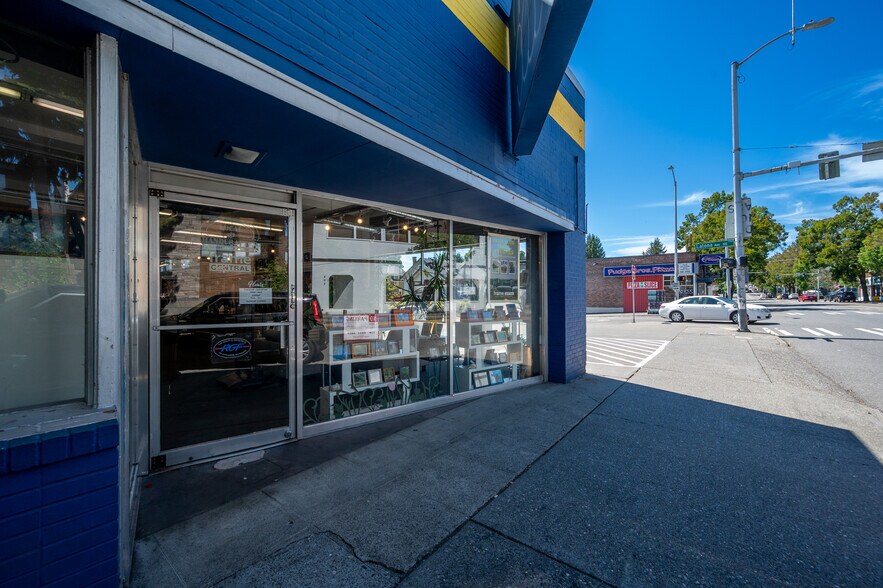 More Photos Of 305 NE 45th St, Seattle Storefront For Sale