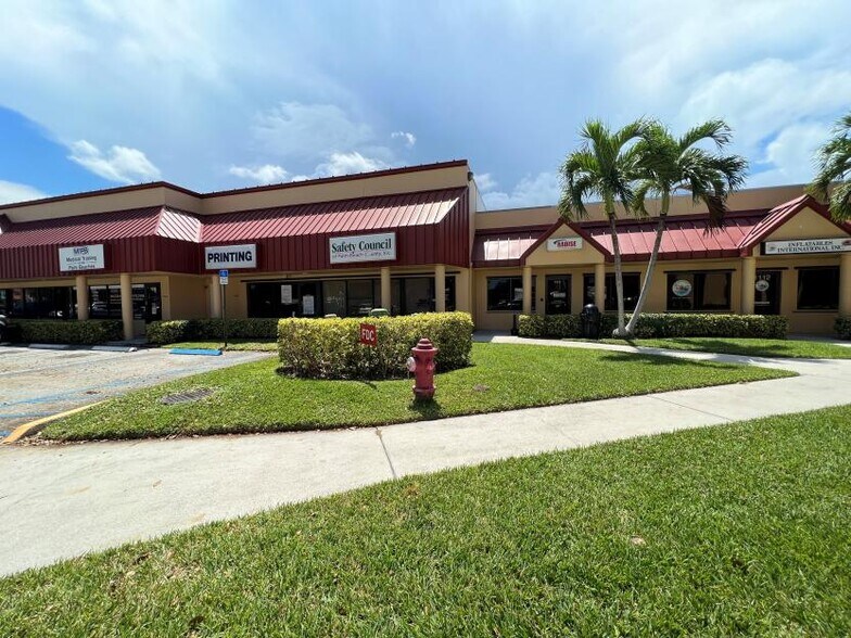 More Photos Of 4152-4230 Blue Heron Blvd W, Riviera Beach Medical For Lease
