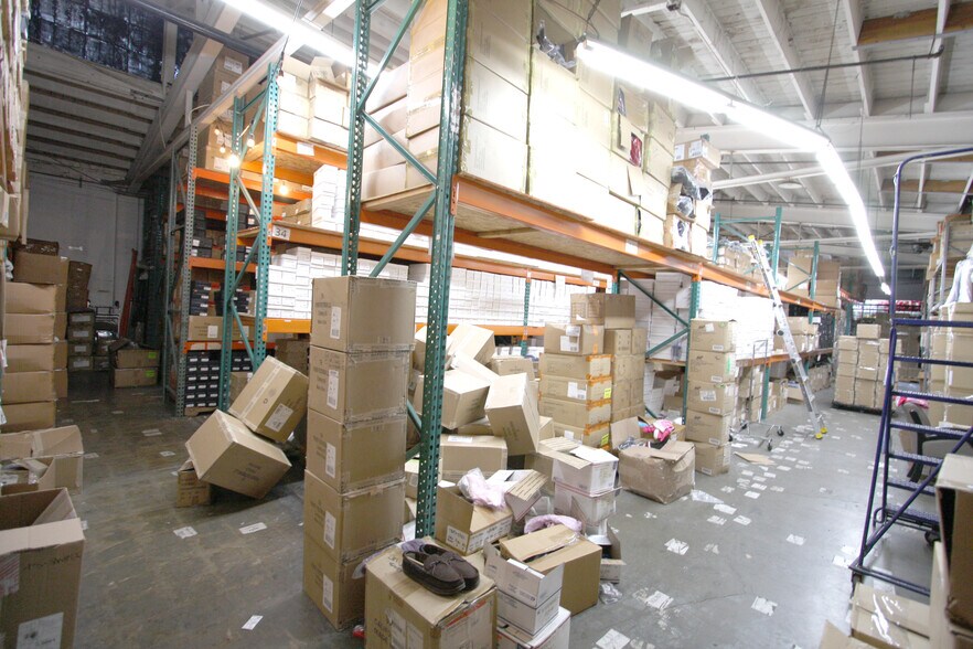 More Photos Of 1722 Santee St, Los Angeles Warehouse For Lease