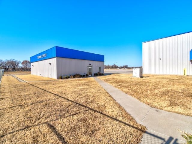 More Photos Of 2201 W South Ave, Ponca City Warehouse For Sale