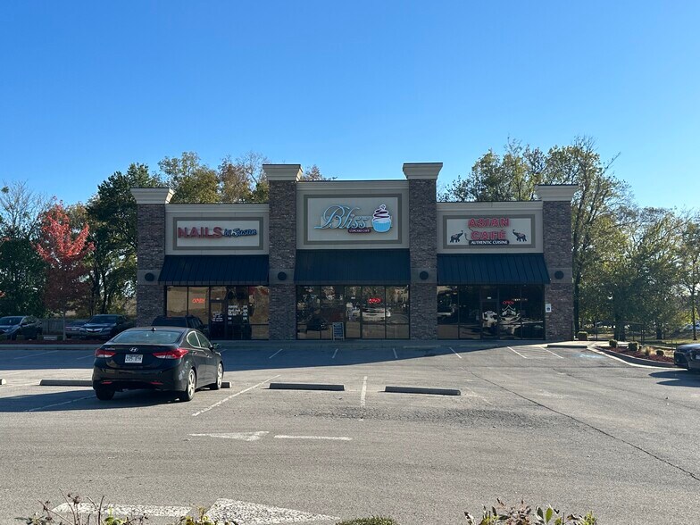 More Photos Of 7110 Rogers Ave, Fort Smith Storefront For Lease