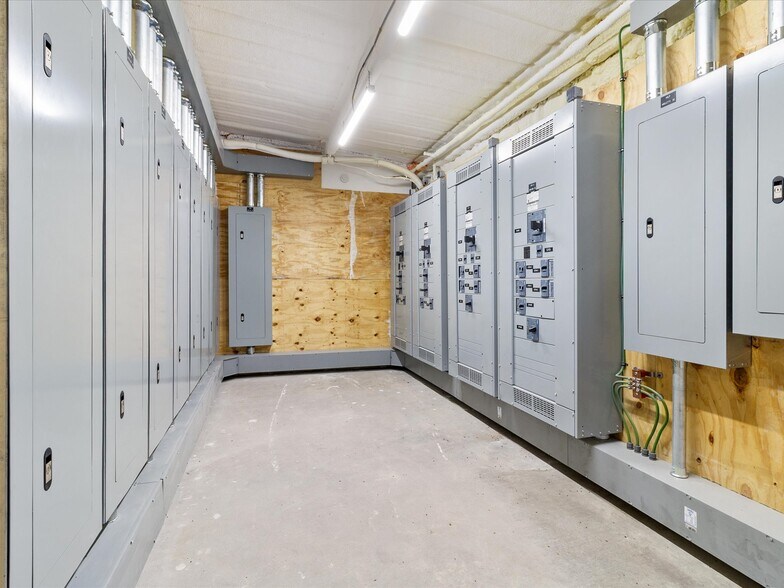 More Photos Of 700 N Main St, Lexington Warehouse For Lease