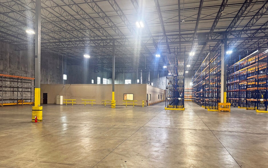 More Photos Of 27501 Hildebrandt Rd, Romulus Distribution For Lease
