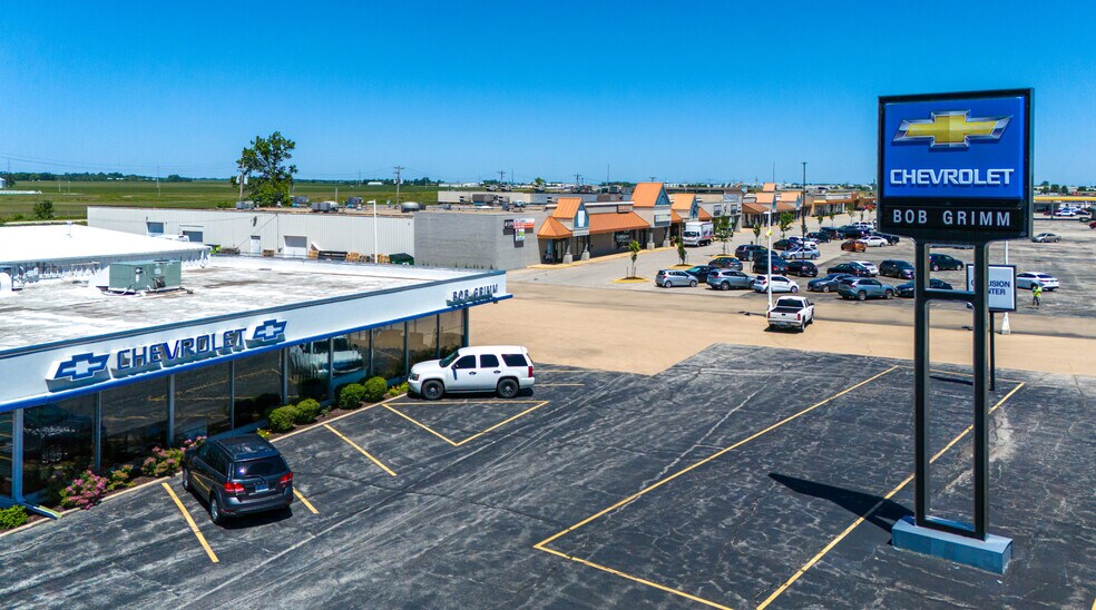 More Photos Of 1925-2141 S Main St, Morton Unknown For Lease