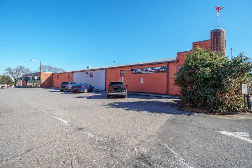 More Photos Of 134 N Main St, Belmont Storefront For Lease