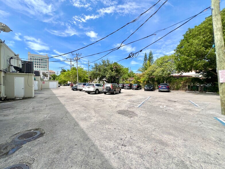 More Photos Of 1400 Ponce De Leon Blvd, Coral Gables Unknown For Lease