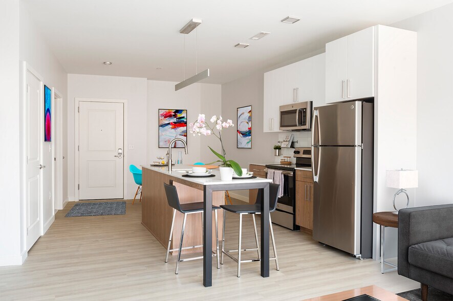 More Photos Of 190 Pleasant St, Malden Apartments For Lease