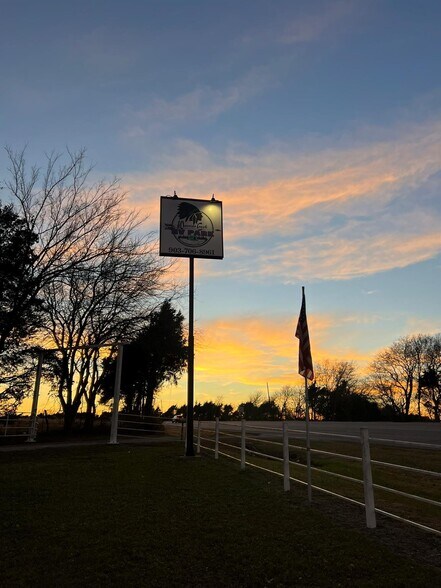 More Photos Of 6869 State 121 hwy, Bonham Specialty For Sale