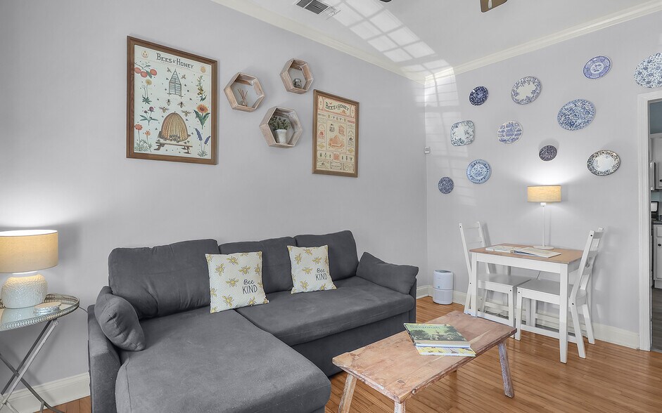More Photos Of 510 Nicoll St, Savannah Hospitality For Sale