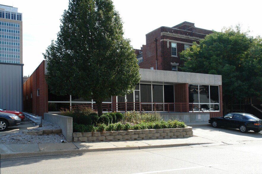 More Photos Of 117 S 25th St, Omaha Office For Lease