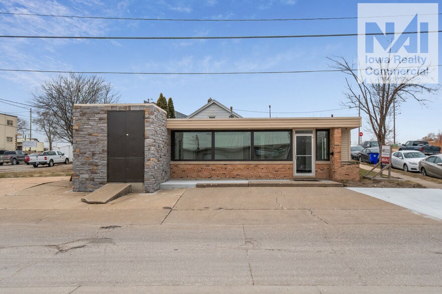 More Photos Of 115 30th Street Dr SE, Cedar Rapids Freestanding For Lease