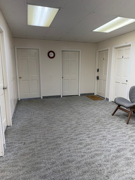 More Photos Of 25140 Lahser Rd, Southfield Office For Sale