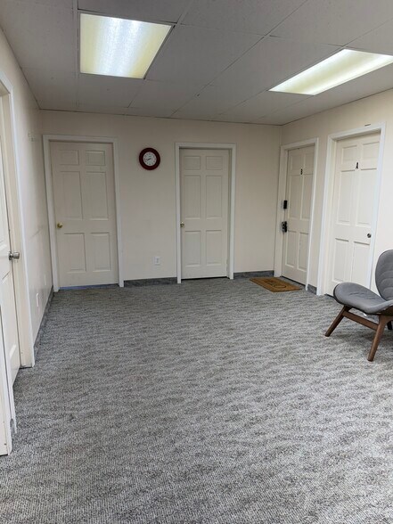 More Photos Of 25140 Lahser Rd, Southfield Office For Sale