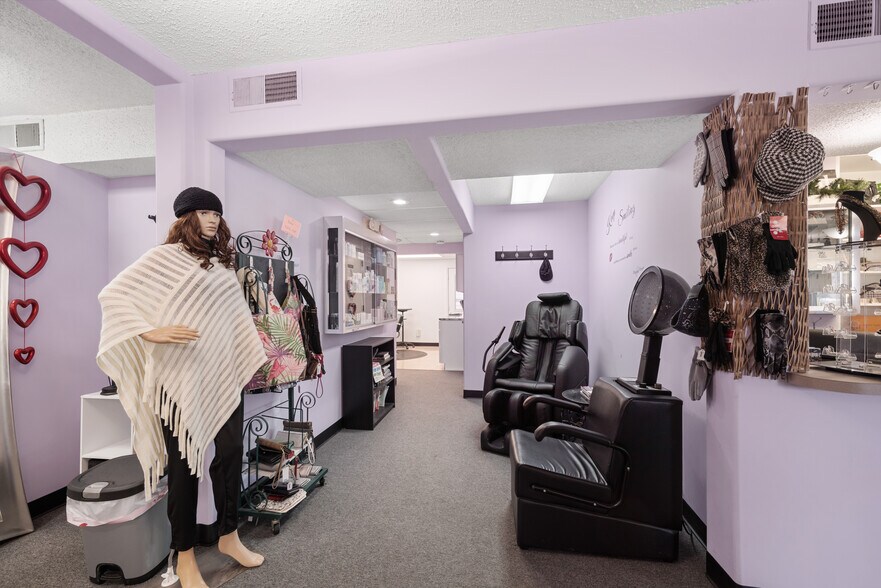 More Photos Of 4680 Dixie Hwy, Waterford Freestanding For Sale