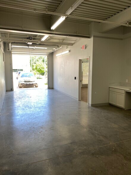 More Photos Of 7037 Twin Hills Ave, Dallas Unknown For Lease