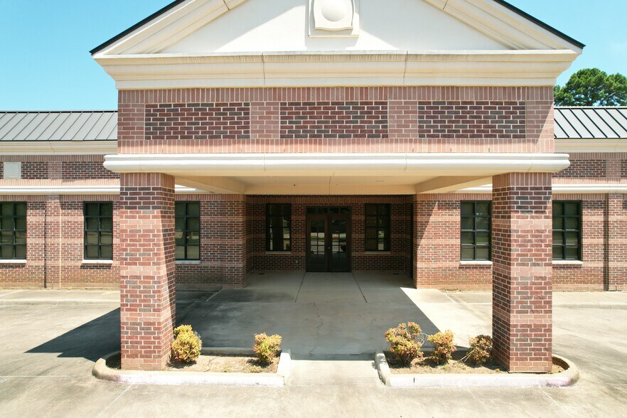 More Photos Of 200 Renaissance Way, Crockett Medical For Sale