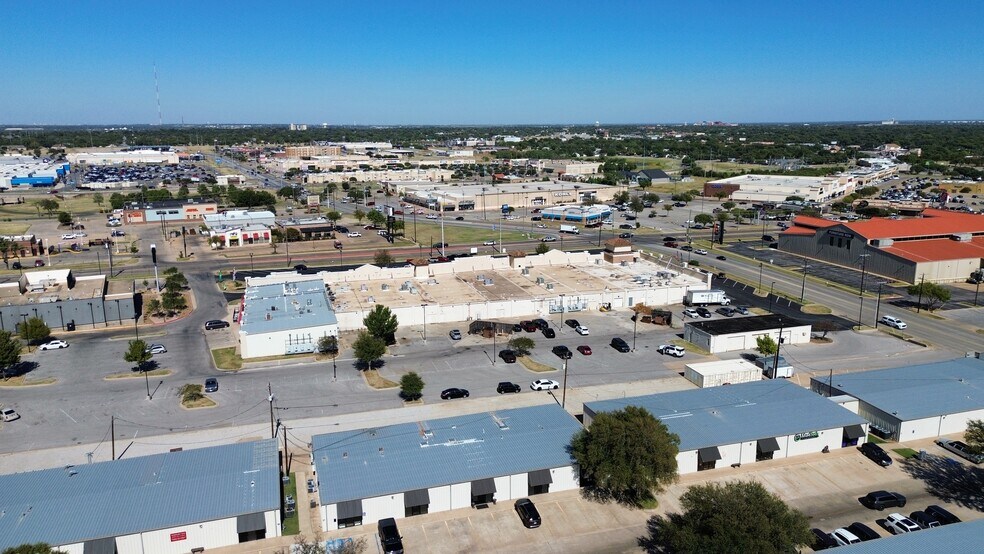 More Photos Of 3809 Call Field Rd, Wichita Falls Unknown For Lease