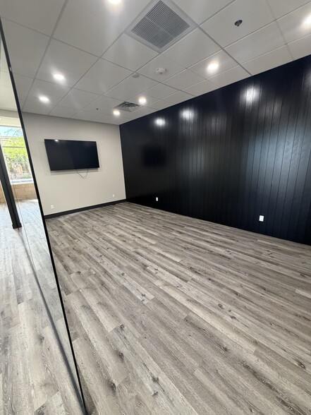 More Photos Of 8765 W Kelton Ln, Peoria Loft Creative Space For Lease