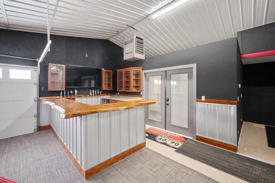 More Photos Of 6163 N Meridian Rd, Hope Flex For Sale