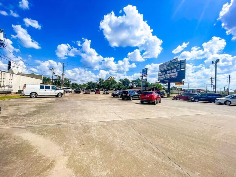 More Photos Of 1055 N Main St, Vidor Auto Dealership For Sale