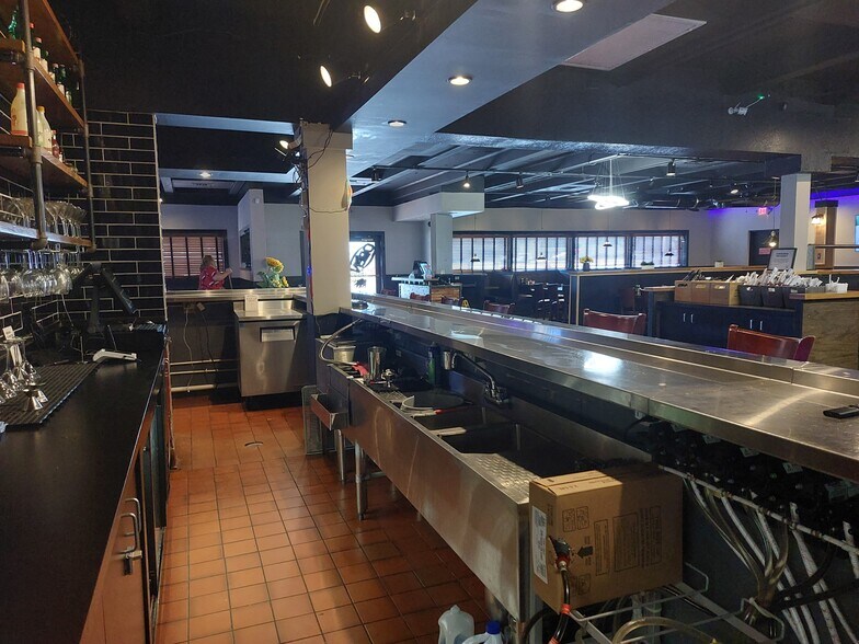 More Photos Of 5101 E Colonial Dr, Orlando Restaurant For Sale