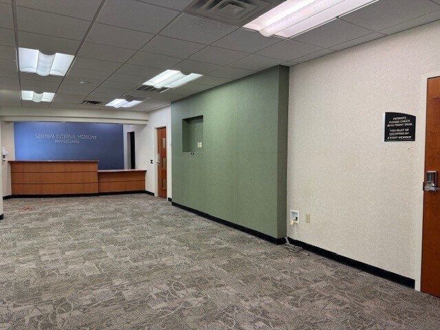 More Photos Of 477 McLaws Cir, Williamsburg Office For Lease