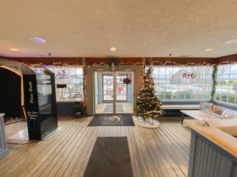 More Photos Of 14442 Solomons Island Rd, Solomons Restaurant For Lease