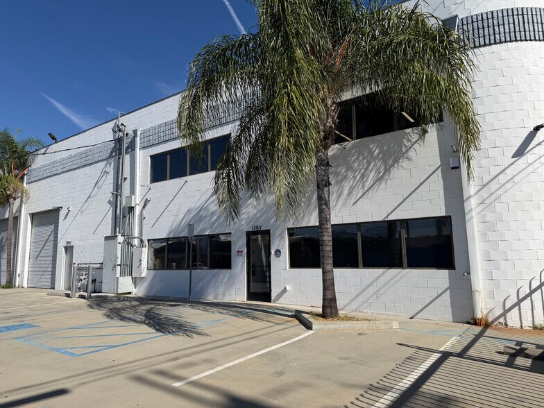 More Photos Of 15911 Arminta St, Van Nuys Manufacturing For Sale