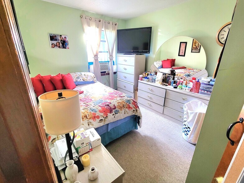 More Photos Of 270-276 Bellevue St, Hartford Apartments For Sale