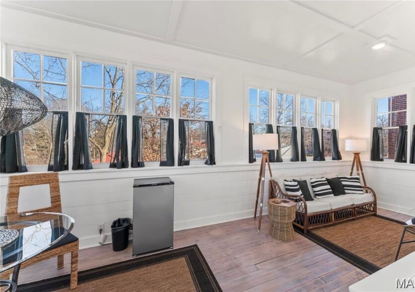 More Photos Of 876 W State St, Jacksonville Hospitality For Sale