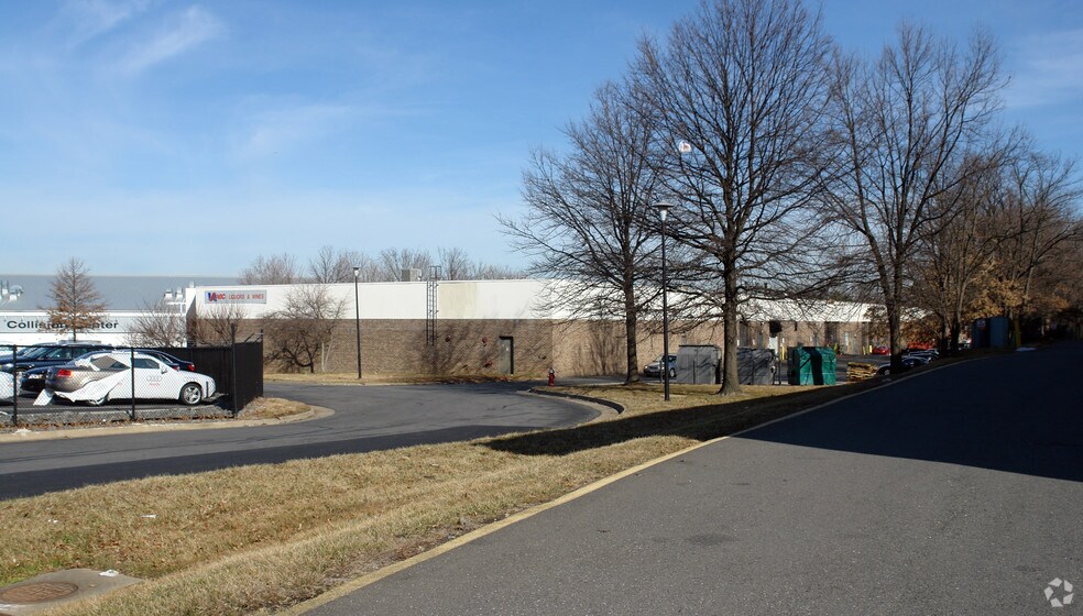 More Photos Of 8520-8528 Tyco Rd, Vienna Warehouse For Lease