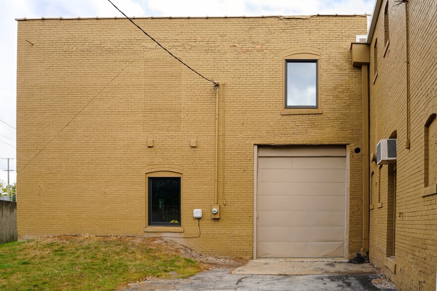 More Photos Of 1825 W Main St, Fort Wayne Warehouse For Sale