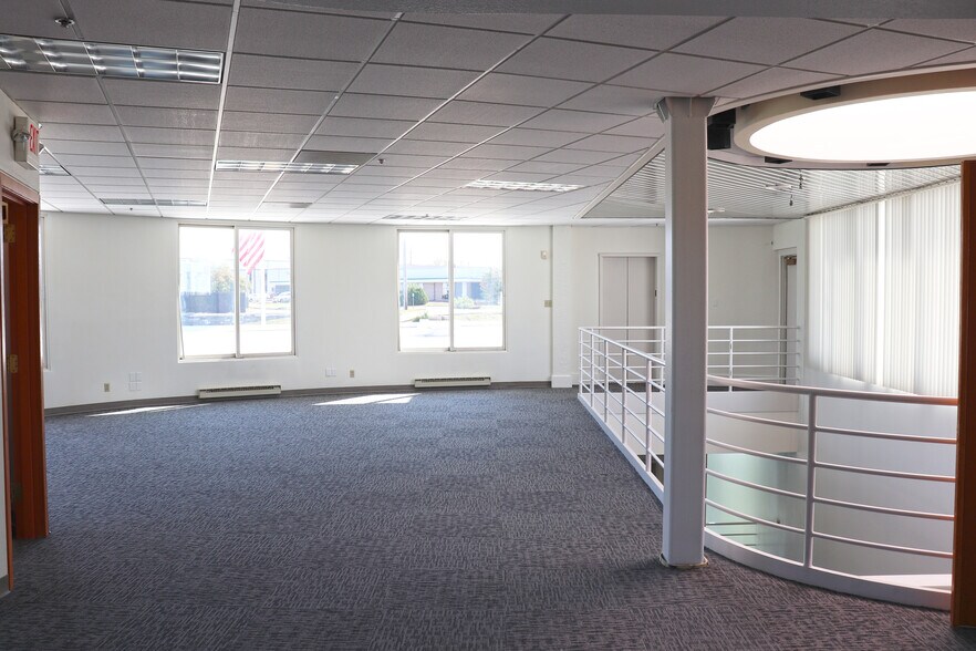 More Photos Of 11100 Linpage Pl, Saint Louis Self Storage For Lease