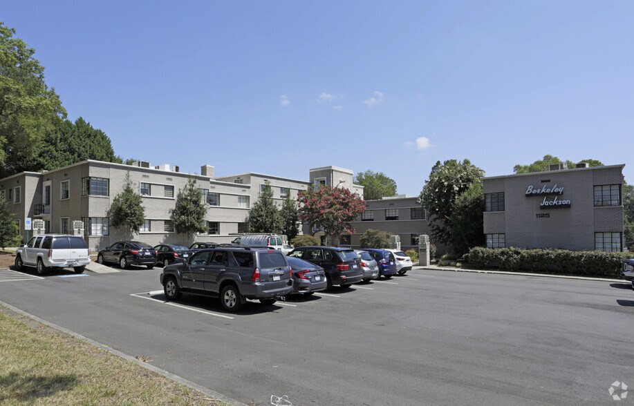 More Photos Of 1125 E Morehead St, Charlotte Office For Lease