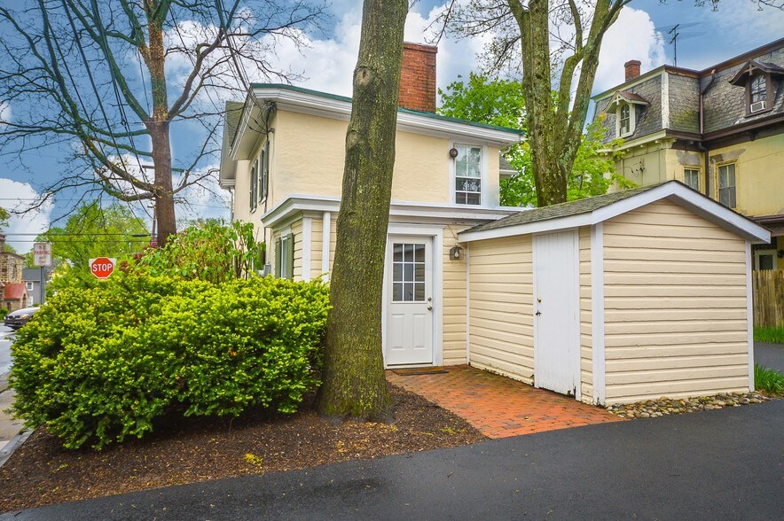 More Photos Of 69 E Oakland Ave, Doylestown Office For Sale