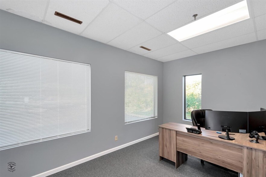 More Photos Of 400 N Schmidt Rd, Bolingbrook Office For Lease