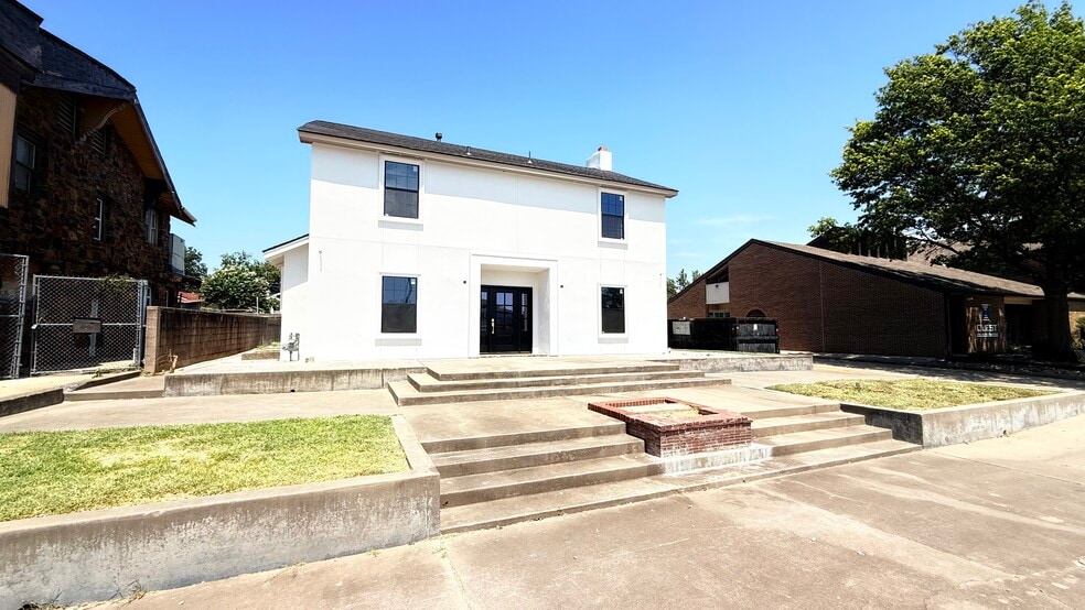 Primary Photo Of 1843 E 15th St, Tulsa Office For Lease
