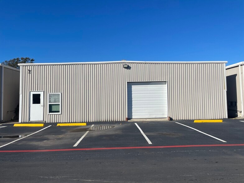 More Photos Of 9103 Cypress Creek Pky, Houston Unknown For Lease
