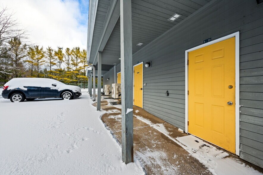 More Photos Of 9331 Spring Rd, Fish Creek Storefront For Sale