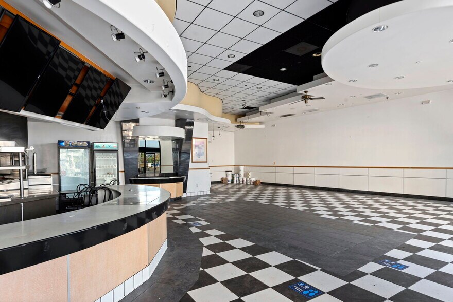 More Photos Of 800-888 New Los Angeles Ave, Moorpark Department Store For Sale