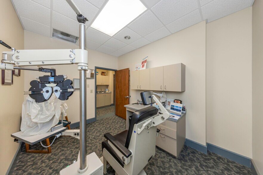 More Photos Of 2346 Drew St, Clearwater Office For Sale