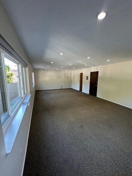 More Photos Of 465 Forest Ave, Laguna Beach Loft Creative Space For Lease