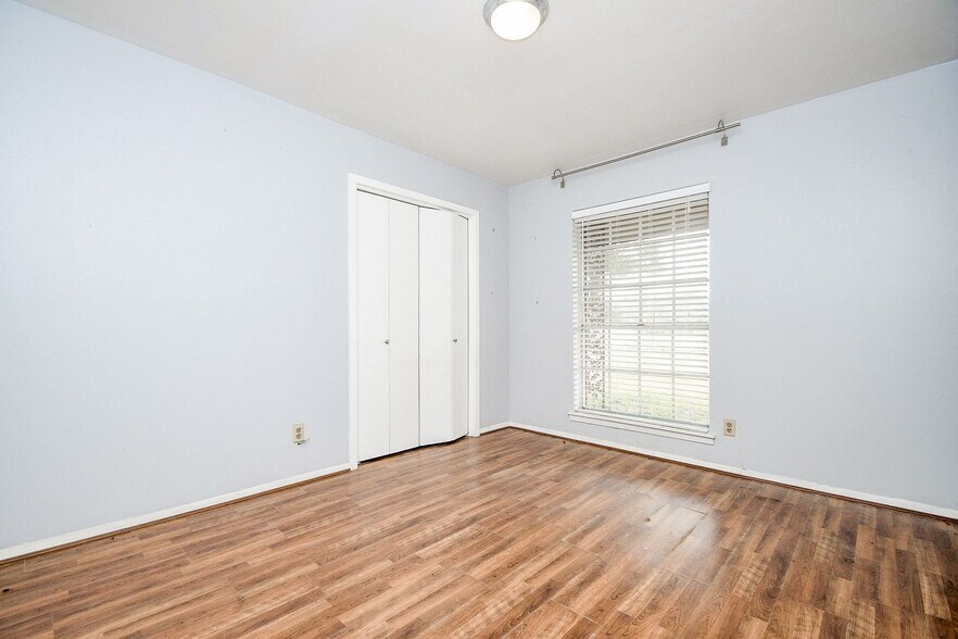 More Photos Of 11602 Dover St, Houston Flex For Lease