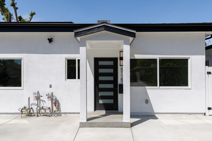 More Photos Of 5131 Don Pio Dr, Woodland Hills Multifamily For Sale
