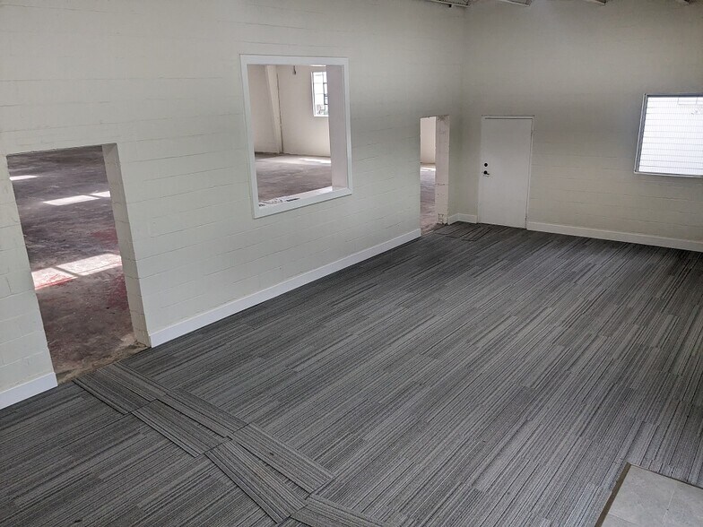 More Photos Of 1731 Taylor St NW, Atlanta Showroom For Lease