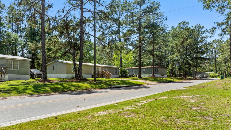 More Photos Of 104 Lawson Ct, Tifton Manufactured Housing Mobile Home Park For Sale