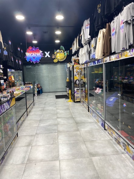 More Photos Of 7601-7609 Melrose Ave, Los Angeles Storefront For Lease